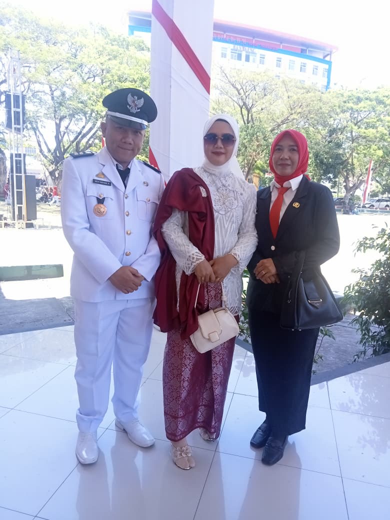 Usai Detik-Detik Proklamasi, Lurah Lembang dan Ketua TP PKK Bertemu Kepala UPT PKM Lasepang di Pantai Seruni